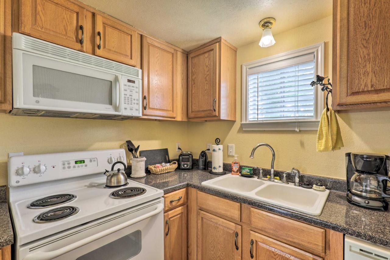 Studio In College Station With Expansive Deck! エクステリア 写真