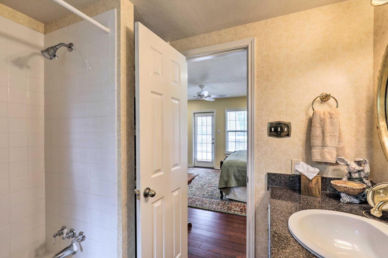 Studio In College Station With Expansive Deck! エクステリア 写真