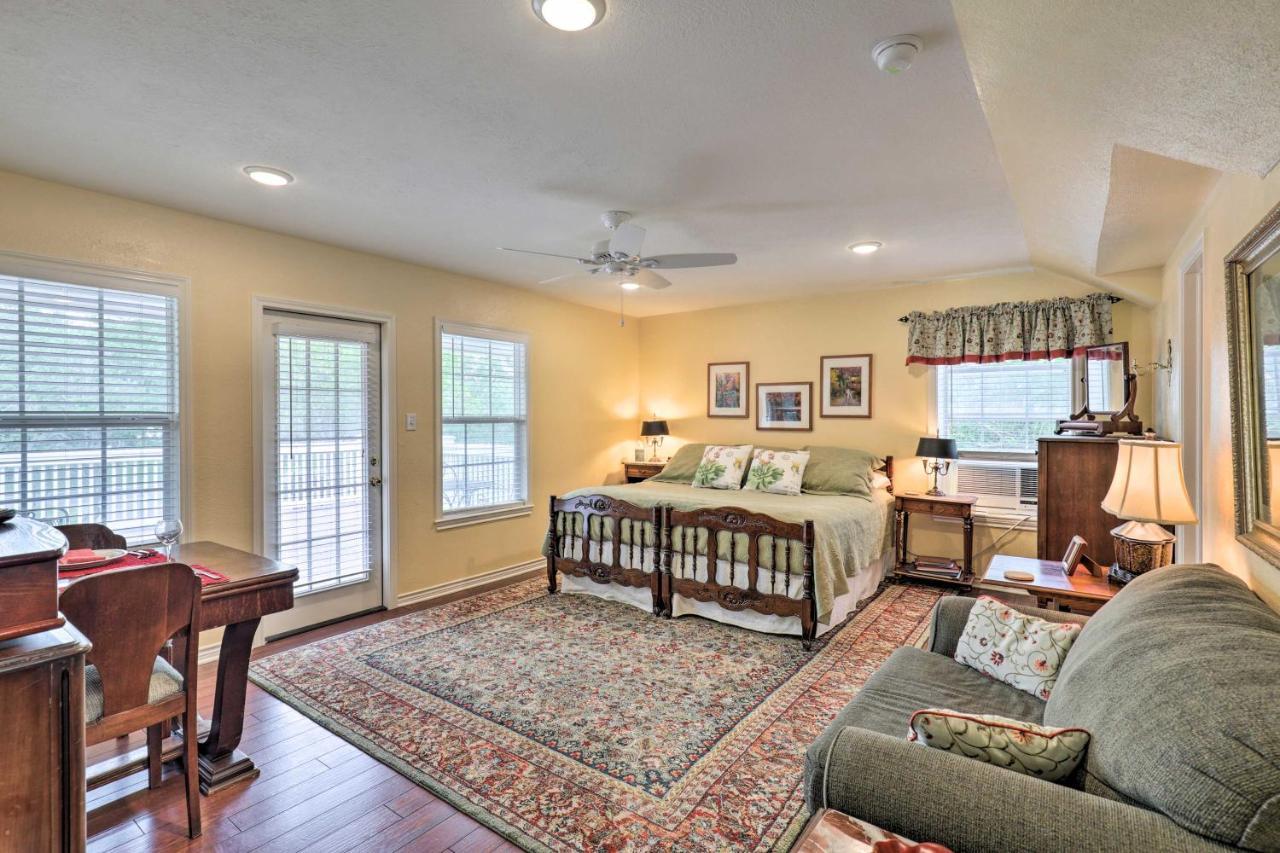 Studio In College Station With Expansive Deck! エクステリア 写真