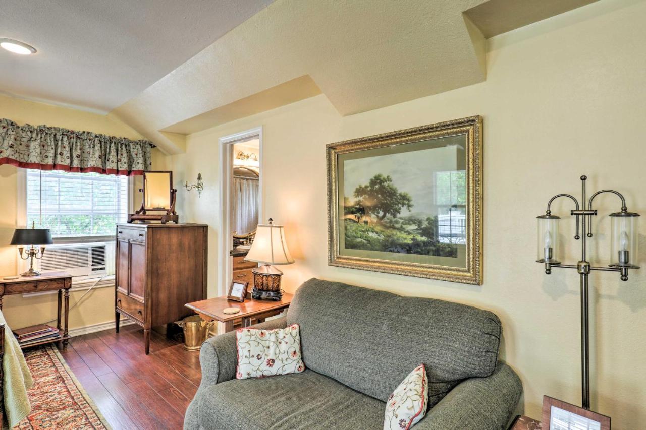 Studio In College Station With Expansive Deck! エクステリア 写真