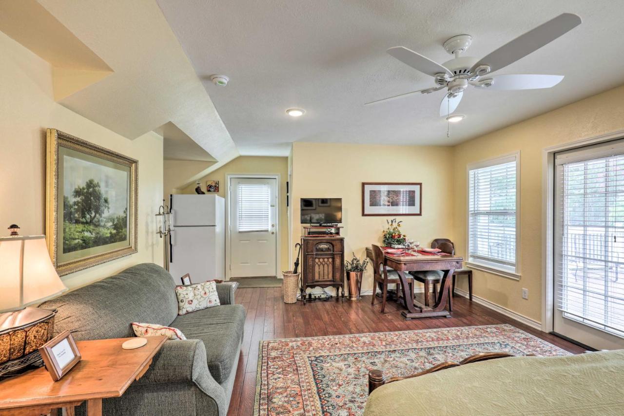 Studio In College Station With Expansive Deck! エクステリア 写真